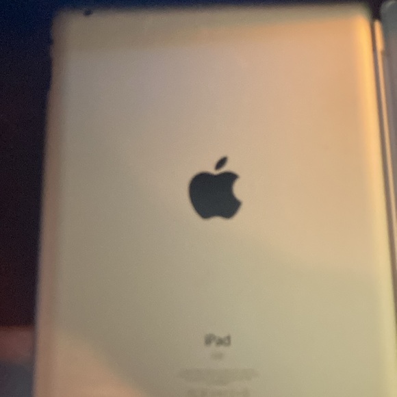 iPad 2 32gb Wi-Fi only - Picture 4 of 6